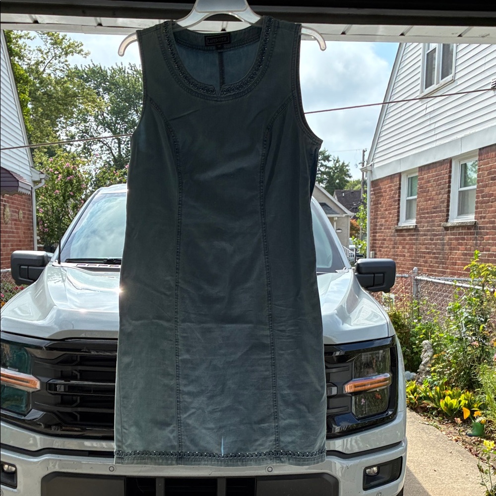 Chic Sleeveless Dress in Blue denim